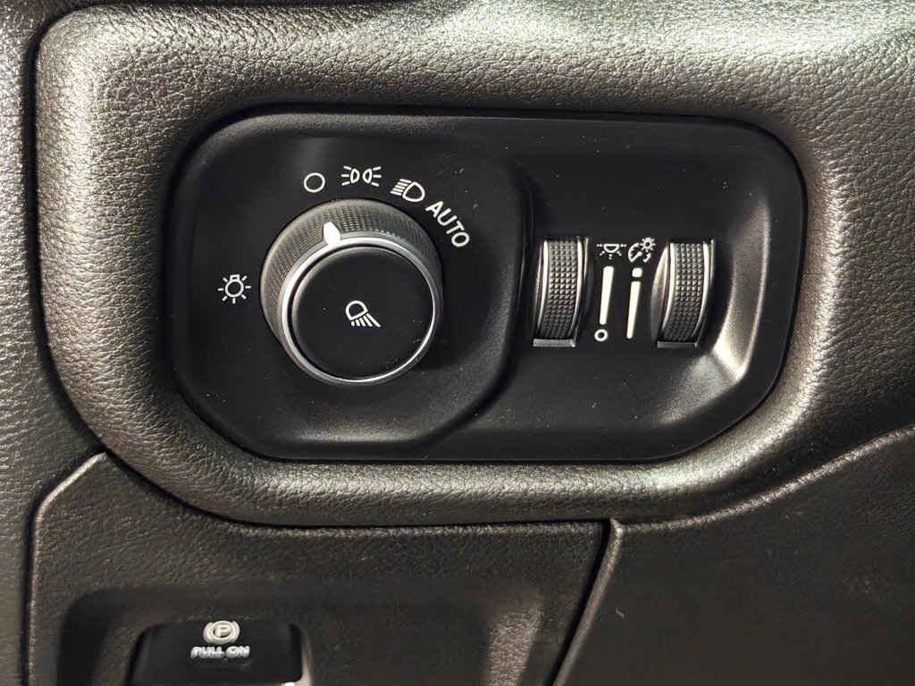 Used 2019 RAM 1500 Tradesman w/ SXT Appearance Group AWD/4WD image 35