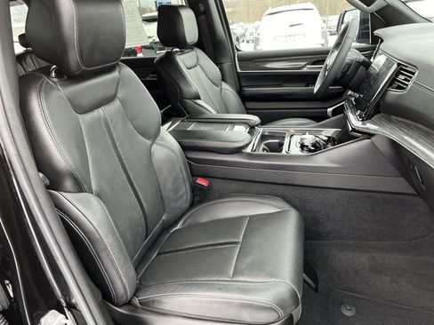 Used 2022 Jeep Wagoneer Series II image 28