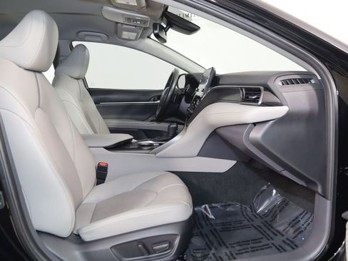 Used 2023 Toyota Camry XSE FWD image 11