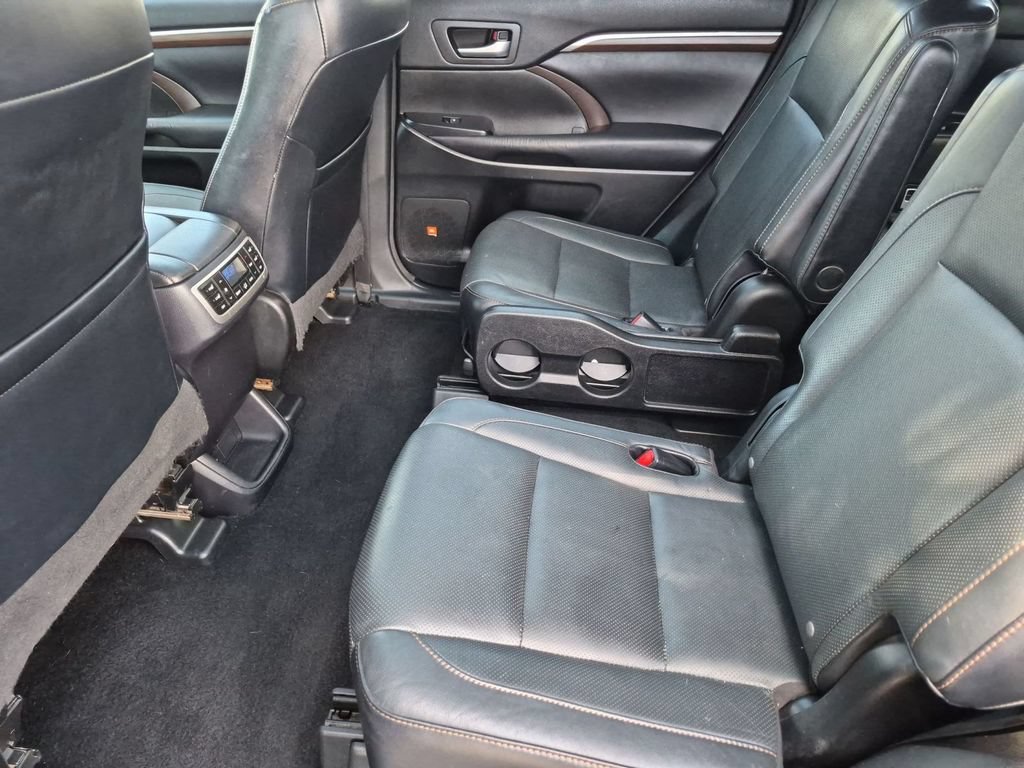 Used 2016 Toyota Highlander Limited Platinum AWD/4WD image 31