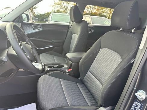 Used 2024 Kia Soul EX image 27