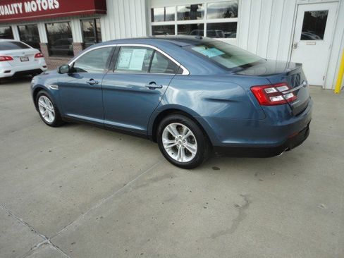 Used 2018 Ford Taurus SE image 11