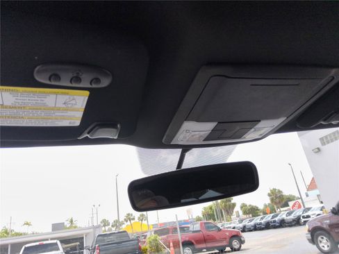 Used 2018 Ford Explorer XLT w/ Equipment Group 202A FWD image 34