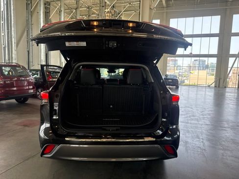 Used 2020 Toyota Highlander Limited AWD/4WD image 9