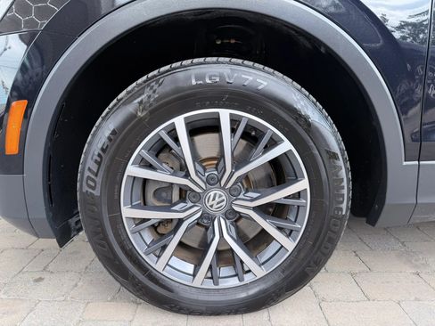 Used 2020 Volkswagen Tiguan SE w/ Panoramic Sunroof Package image 45