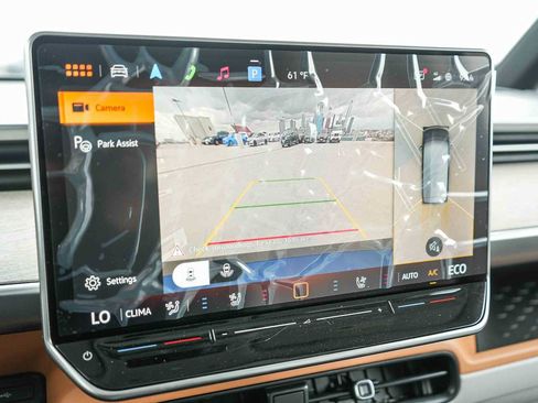 New 2025 Volkswagen ID. Buzz 1st Edition AWD/4WD image 40
