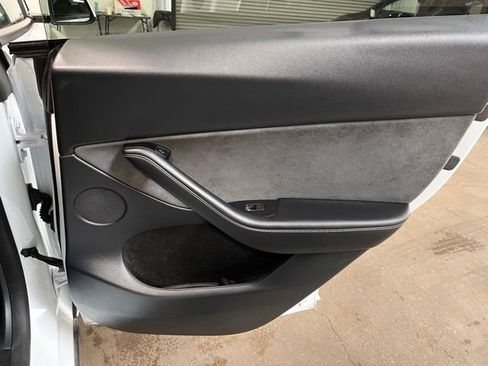 Used 2024 Tesla Model Y Long Range AWD/4WD image 13