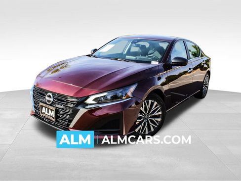 Used 2025 Nissan Altima 2.5 SV FWD image 1
