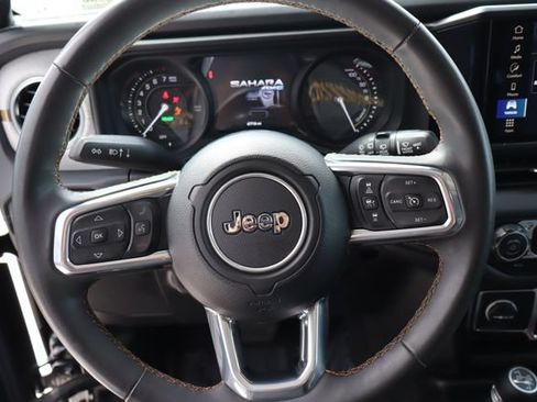Used 2024 Jeep Wrangler Unlimited Sahara AWD/4WD image 31