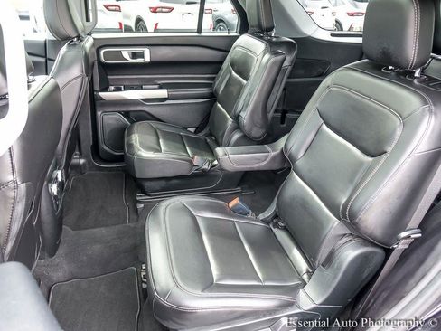 Used 2022 Ford Explorer XLT w/ Equipment Group 202A image 11