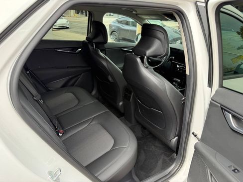 Used 2024 Kia Niro EX FWD image 27
