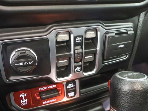 Used 2021 Jeep Gladiator Rubicon w/ Safety Group AWD/4WD image 39