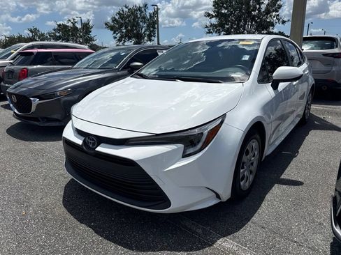 Used 2023 Toyota Corolla LE FWD image 2