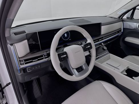 Used 2025 Hyundai Santa Fe Limited image 9