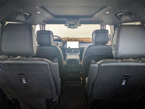 New 2026 Land Rover Defender 130 X-Dynamic SE image 30