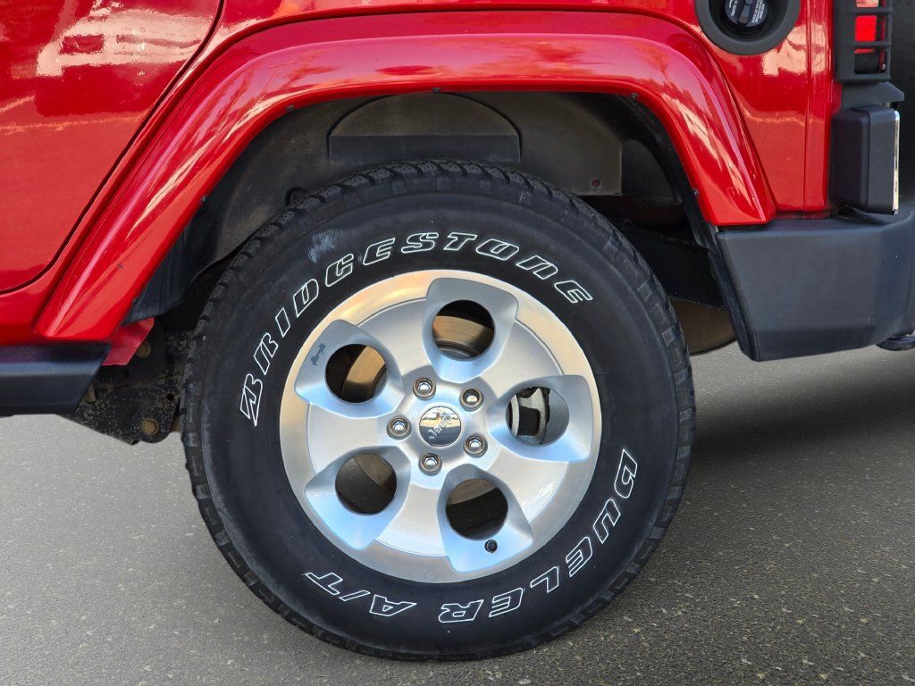 Used 2013 Jeep Wrangler Unlimited Sahara AWD/4WD image 37