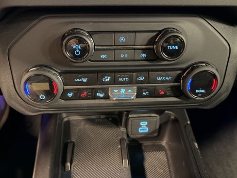 Used 2025 Ford Bronco Outer Banks AWD/4WD image 12