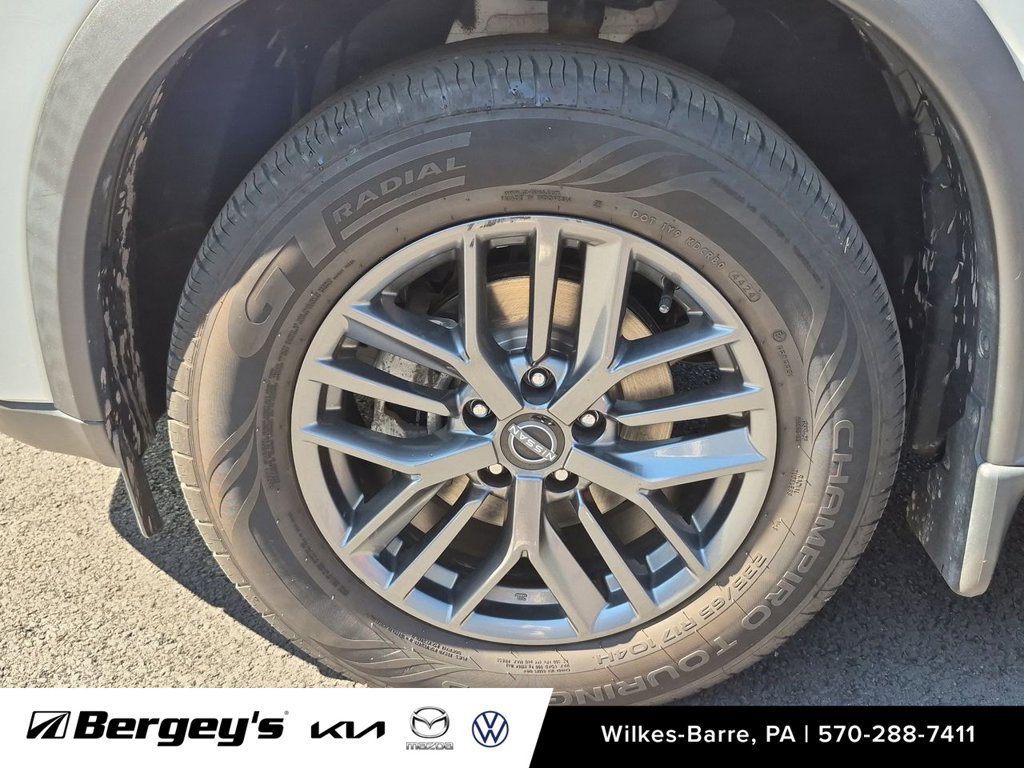 Used 2023 Nissan Rogue S AWD/4WD image 19