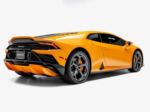 Used 2023 Lamborghini Huracan EVO RWD image 2