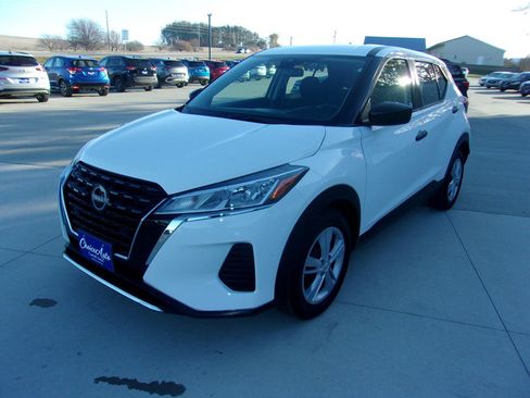 Used 2022 Nissan Kicks S image 6