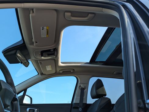 New 2026 Kia Sorento S w/ S Panoramic Sunroof Package FWD image 23