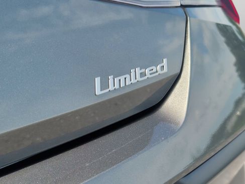 Used 2025 Hyundai Elantra Limited FWD image 48