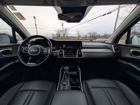 Used 2022 Kia Sorento S w/ Panoramic Sunroof Package image 2