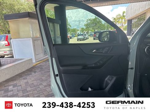 Used 2026 Chevrolet Equinox LT w/ Convenience Package II FWD image 17