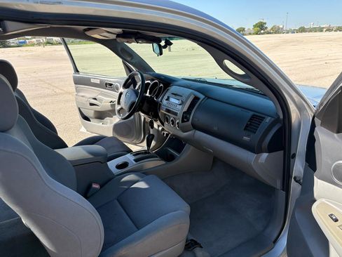Used 2005 Toyota Tacoma PreRunner RWD image 31
