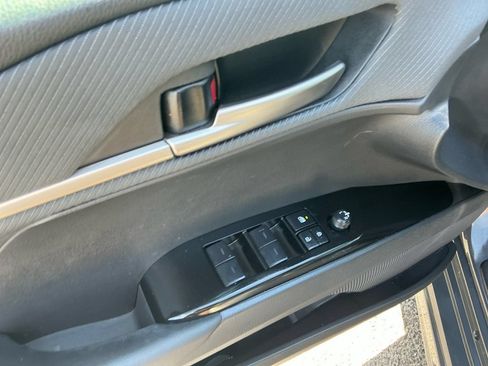 Used 2025 Toyota Camry SE w/ Convenience Package FWD image 16