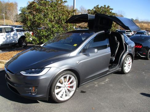 Used 2017 Tesla Model X P100D image 2
