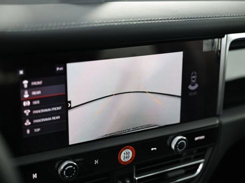 Certified 2026 Porsche Macan AWD/4WD image 37