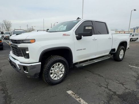 Used 2024 Chevrolet Silverado 2500 LT image 4