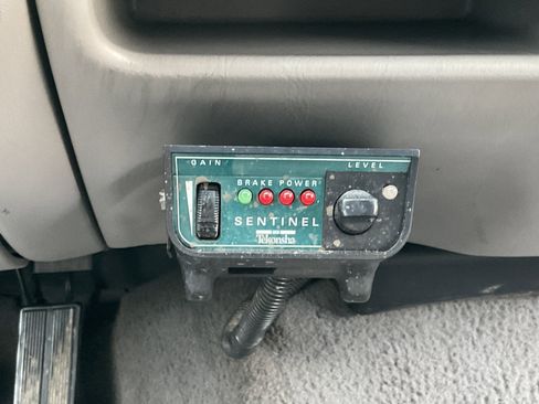 Used 1999 Ford F350 XLT image 32