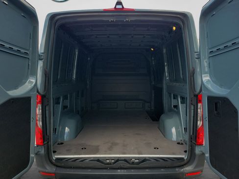 Used 2024 Mercedes-Benz Sprinter 2500 image 6