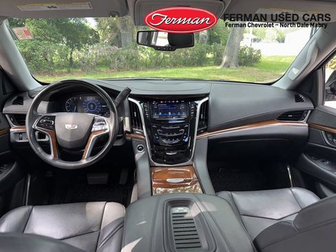 Used 2020 Cadillac Escalade 2WD image 5