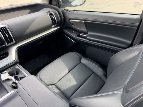Used 2025 Ford Expedition Platinum AWD/4WD image 17