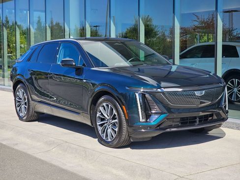 Certified 2024 Cadillac Lyriq Sport w/ LPO, Floor Liner Package AWD/4WD image 7