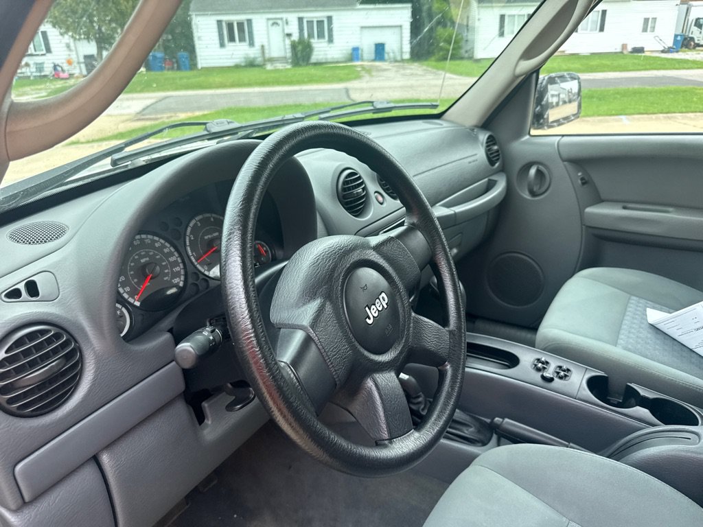 Used 2006 Jeep Liberty Sport AWD/4WD image 16