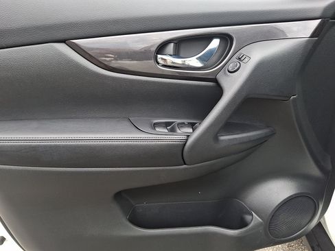 Used 2018 Nissan Rogue SV AWD/4WD image 12