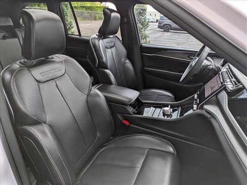 Used 2023 Jeep Grand Cherokee Overland w/ Luxury Tech Group IV AWD/4WD image 14