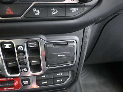 Used 2018 Jeep Wrangler Unlimited Rubicon AWD/4WD image 32