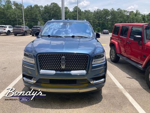 Used 2019 Lincoln Navigator L Reserve AWD/4WD image 2