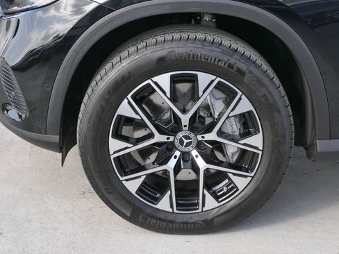 Used 2025 Mercedes-Benz GLC 350e 4MATIC image 10