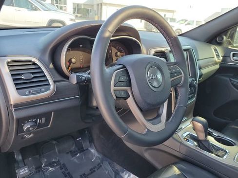 Used 2017 Jeep Grand Cherokee Limited image 19