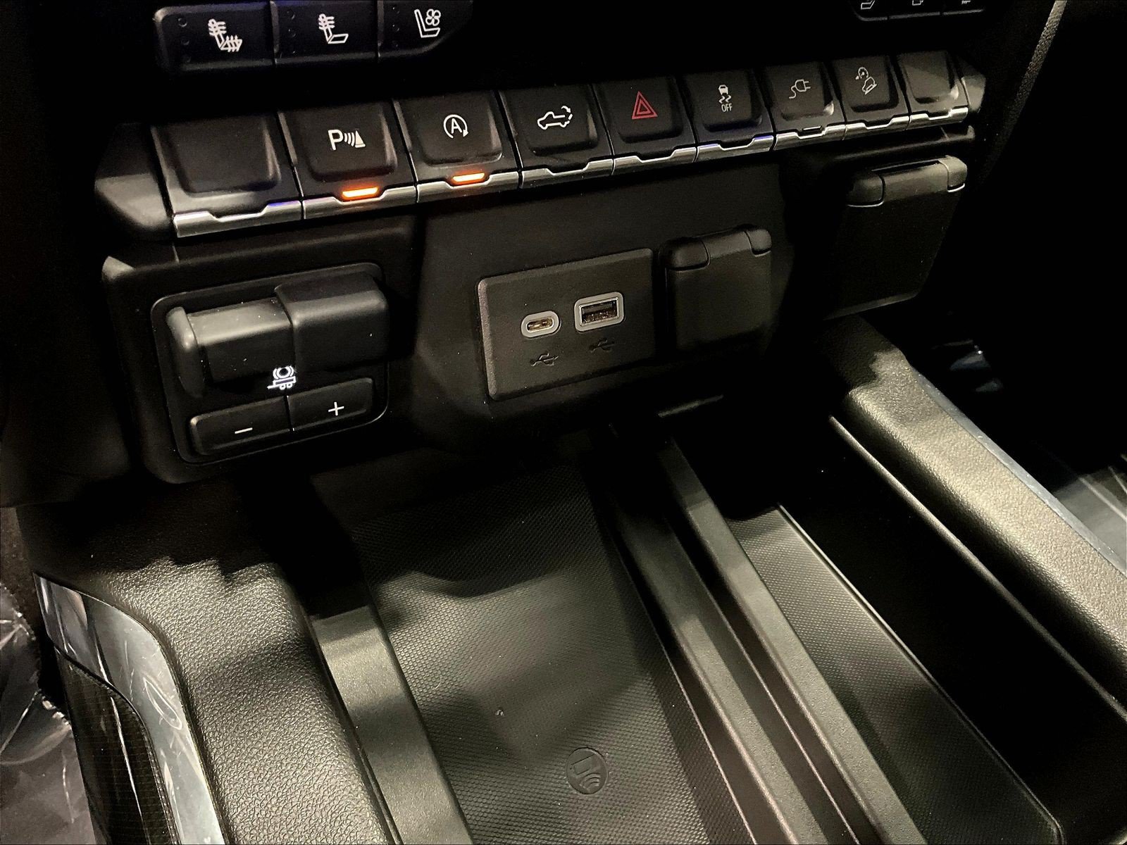 Used 2020 GMC Sierra 1500 AT4 w/ AT4 Premium Package AWD/4WD image 17
