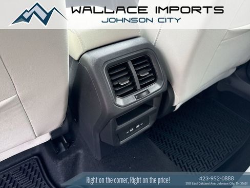 New 2026 Volkswagen Taos SE image 27