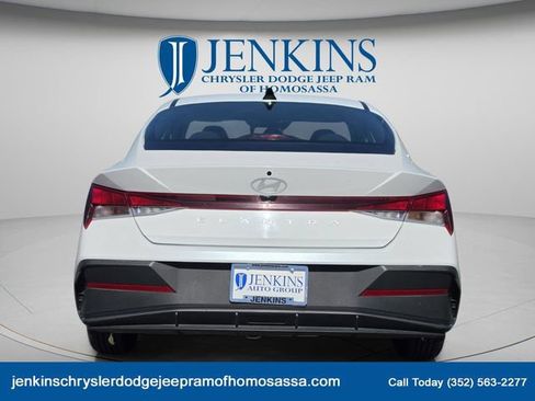 Used 2024 Hyundai Elantra SEL FWD image 6