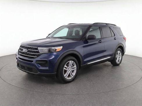 Used 2023 Ford Explorer XLT RWD image 3