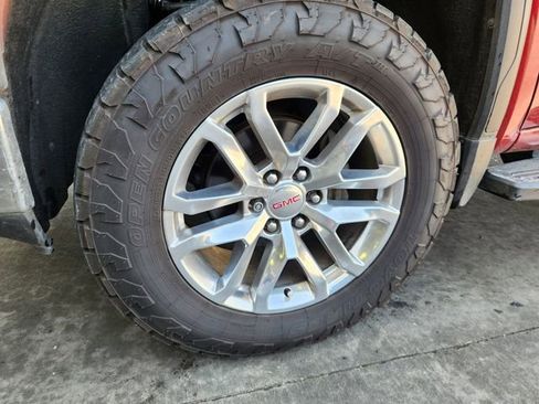 Used 2020 GMC Sierra 1500 SLT RWD image 9